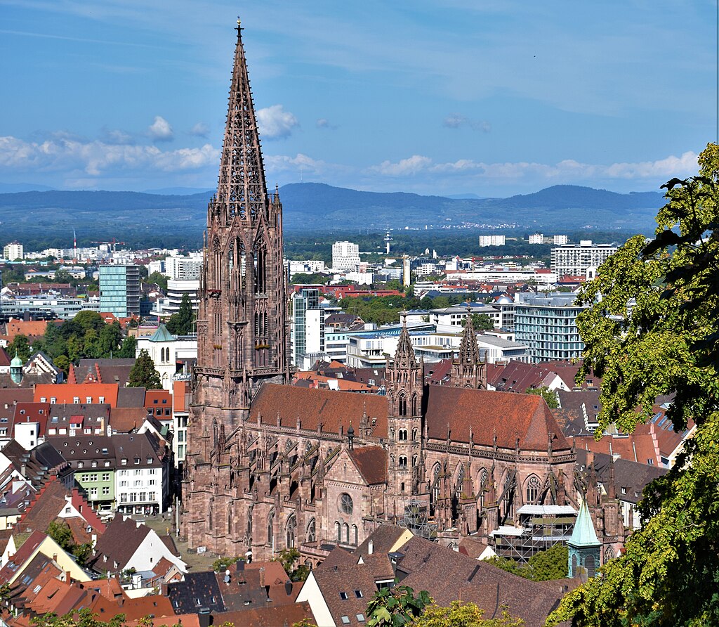 Freiburg_im_Breisgau_Münster.jpg